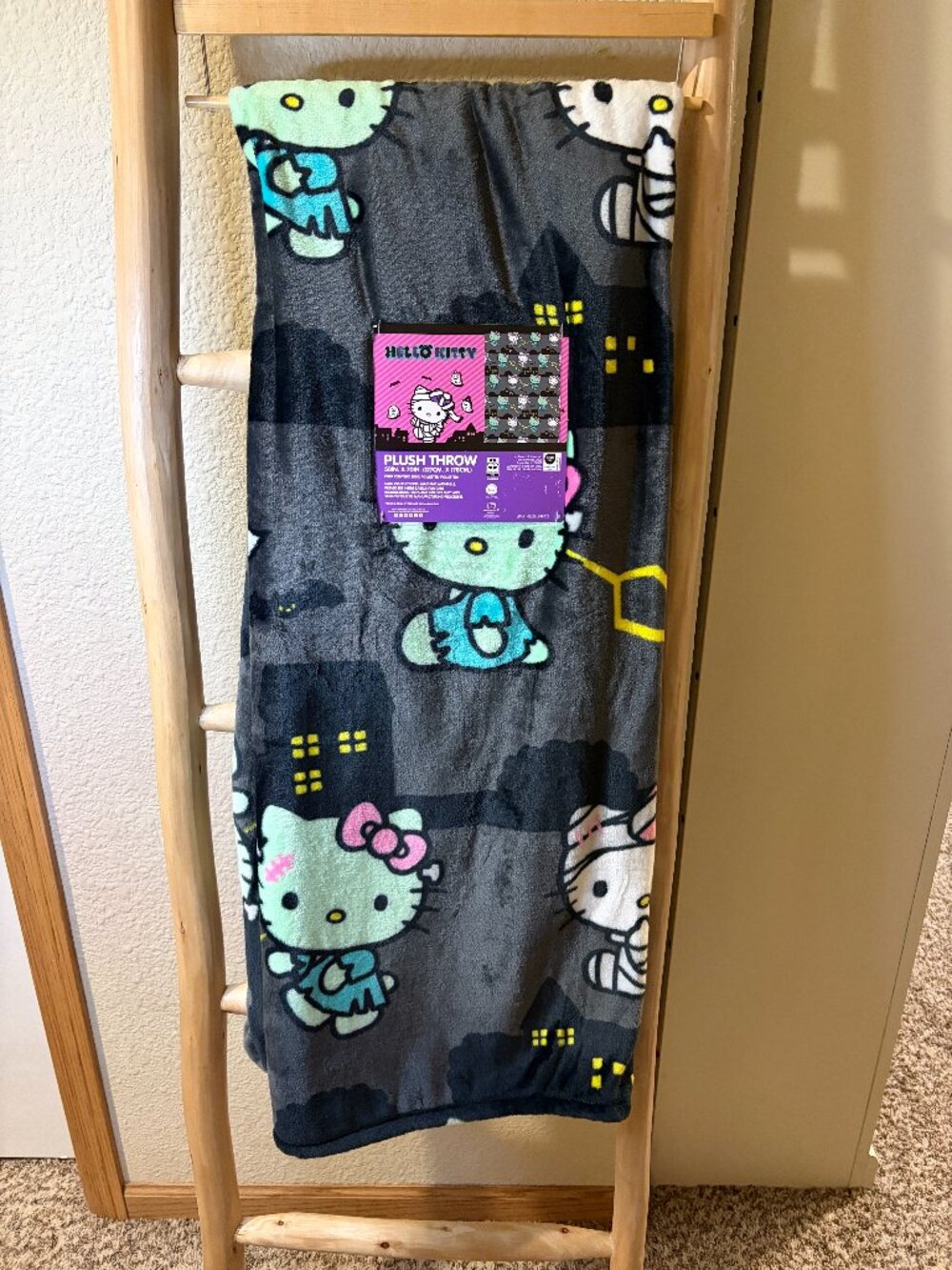Viral Hello Kitty Halloween Plush Throw Blanket Mummy Zombie Ghost 50x70 NWT